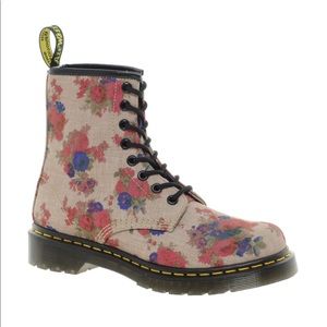 Dr. Martens Castel Floral Boot